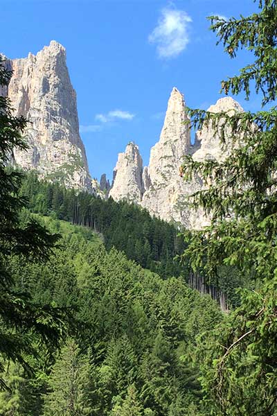 Artikelbild der weiße Fels des Schlerndolomit